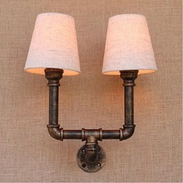 Aplique de pared de latón rústico Lodge para iluminación ambiental.