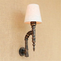 Aplique de pared rústico de latón antiguo estilo campestre para iluminación ambiental.