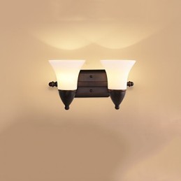 Apliques de pared con luz ambiental de estilo rústico Lodge con acabado en óxido negro para protección ocular.