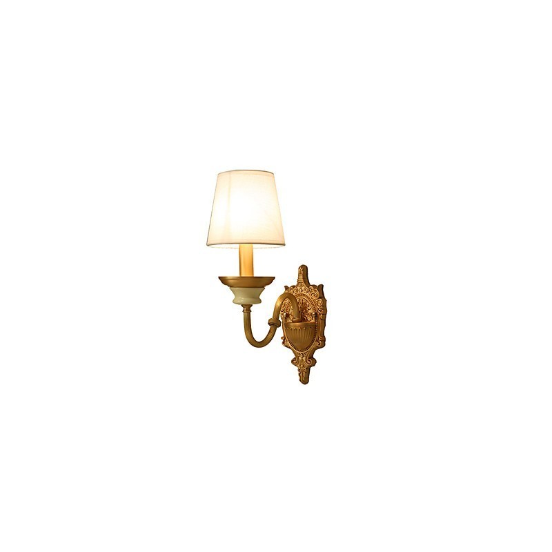 Aplique de pared de latón clásico, tradicional y de estilo campestre, ideal para iluminar desde arriba en estilo mini.