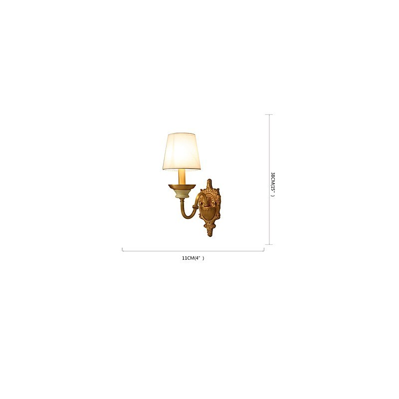 Aplique de pared de latón clásico, tradicional y de estilo campestre, ideal para iluminar desde arriba en estilo mini.
