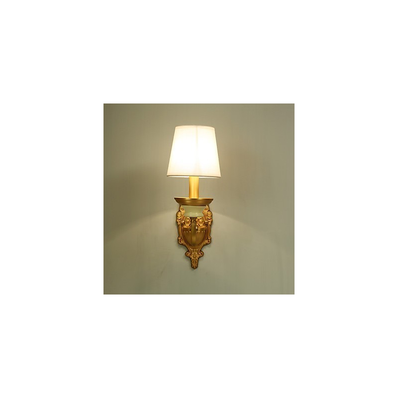 Aplique de pared de latón clásico, tradicional y de estilo campestre, ideal para iluminar desde arriba en estilo mini.