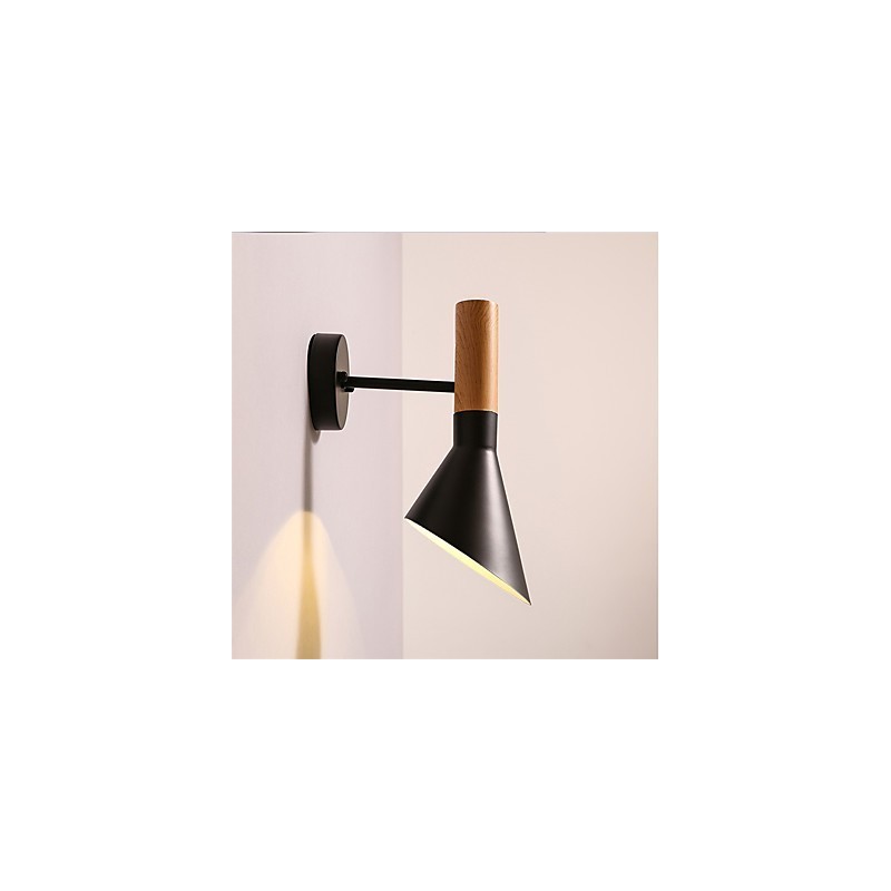 Lámparas de pared de metal con vetas de madera estilo norte de Europa para sala de estar, restaurante, ángulo de luz ajustable