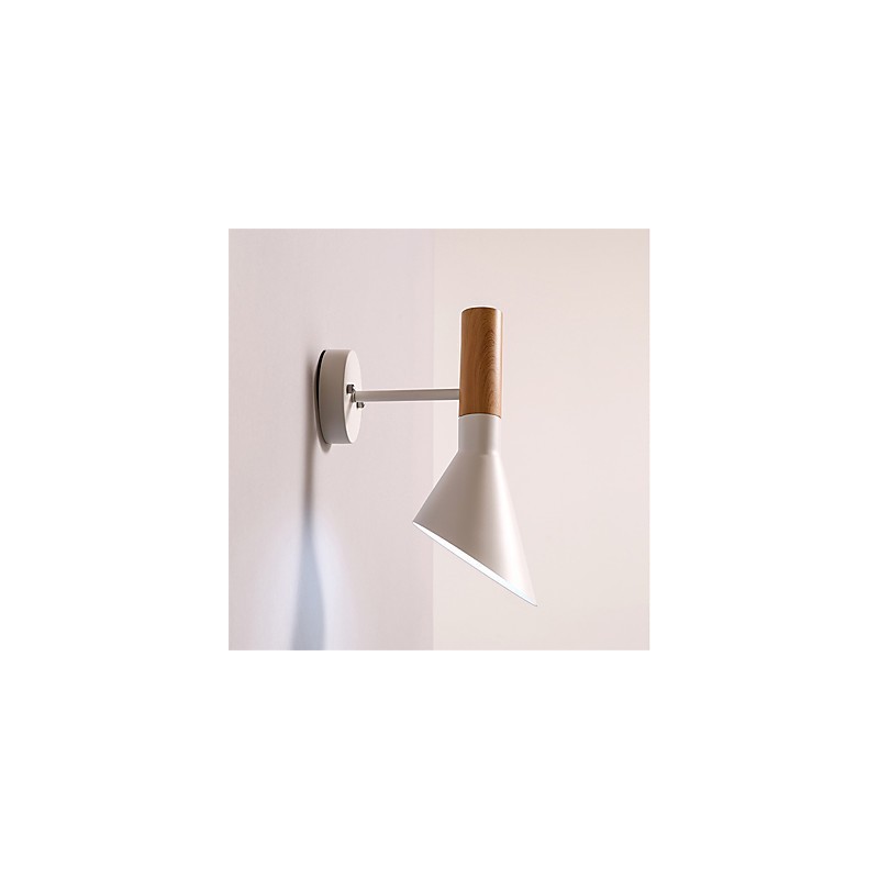 Lámparas de pared de metal con vetas de madera estilo norte de Europa para sala de estar, restaurante, ángulo de luz ajustable