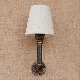 Aplique de pared de latón rústico Lodge para iluminación ambiental.