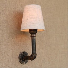 Aplique de pared de latón rústico Lodge para iluminación ambiental.