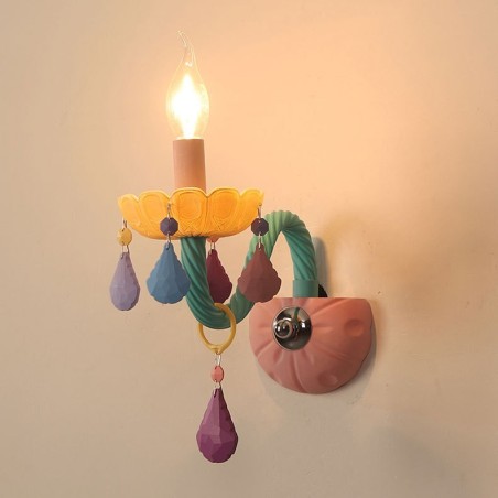 Lámpara de pared de cristal retro con forma de vela Macaron de 1 luz y múltiples cristales para habitación infantil. Lámpara de pared de cristal retro con forma de vela Macaron de 1 luz y múltiples cristales para habitación infantil.