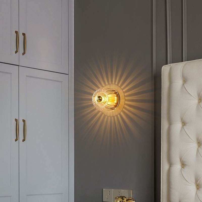 Iluminación de pared moderna con pantalla de vidrio transparente, aplique de pared cepillado.