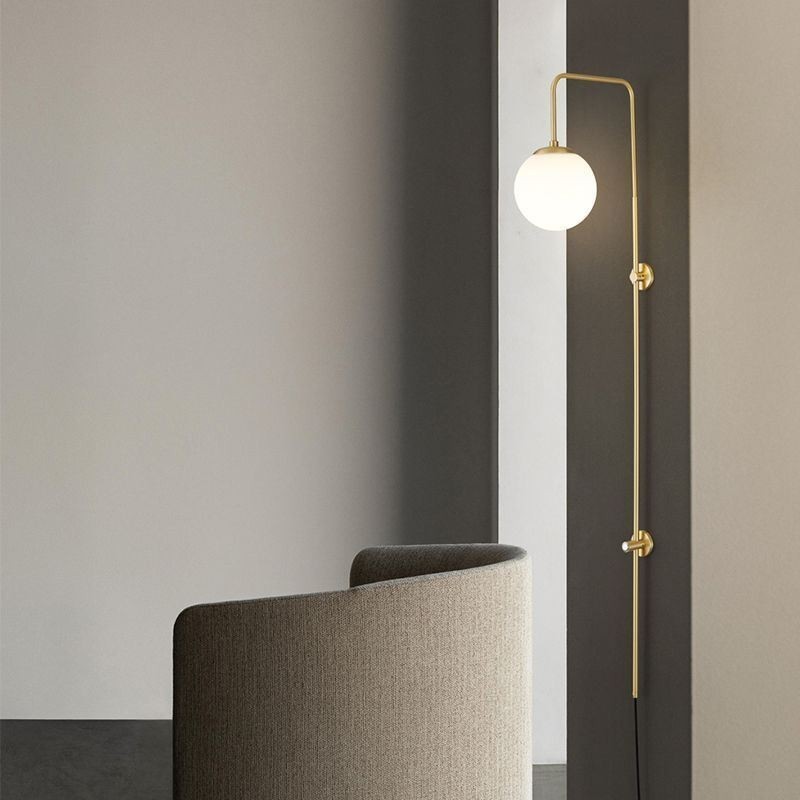 Aplique de pared moderno con forma de globo y cristal dorado cepillado