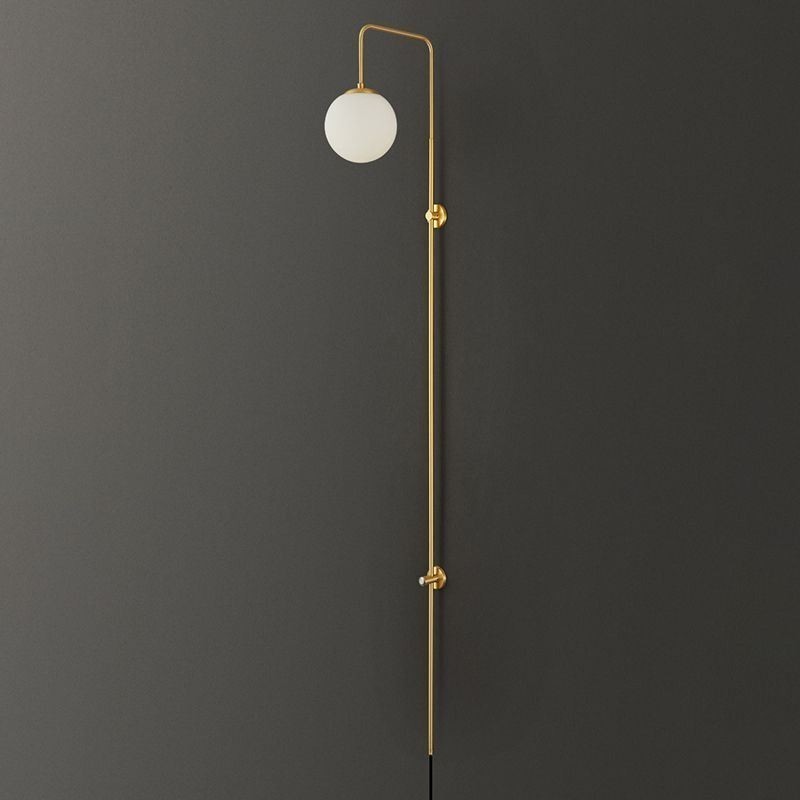 Aplique de pared moderno con forma de globo y cristal dorado cepillado