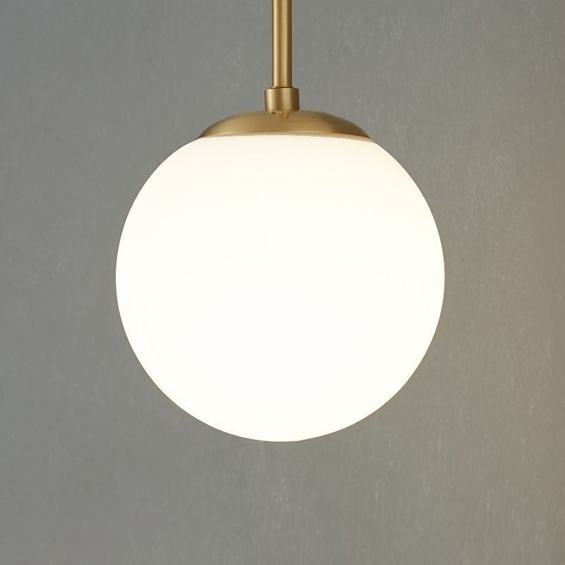 Aplique de pared moderno con forma de globo y cristal dorado cepillado