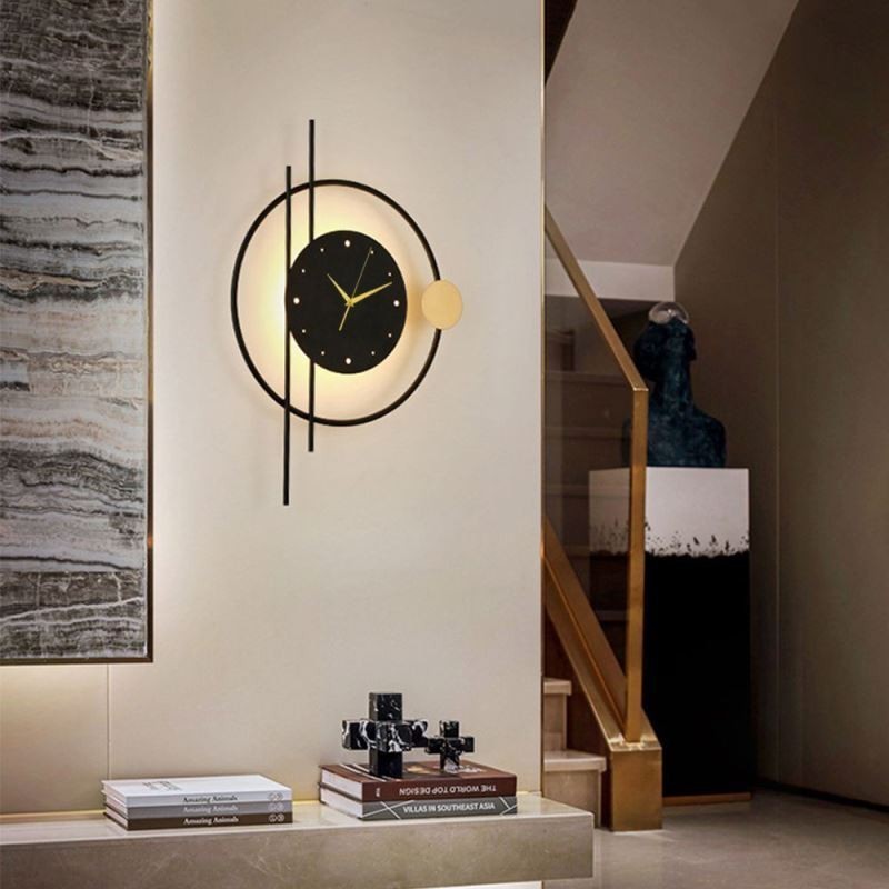 Lámpara de pared con reloj, moderna y minimalista, de hierro forjado.