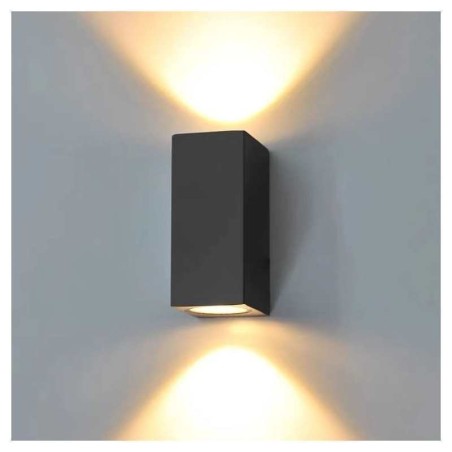 Lámpara de pared moderna y sencilla de aluminio para interiores. Lámpara de pared moderna y sencilla de aluminio para interiores.