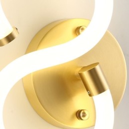 Lámpara de pared con letras del alfabeto