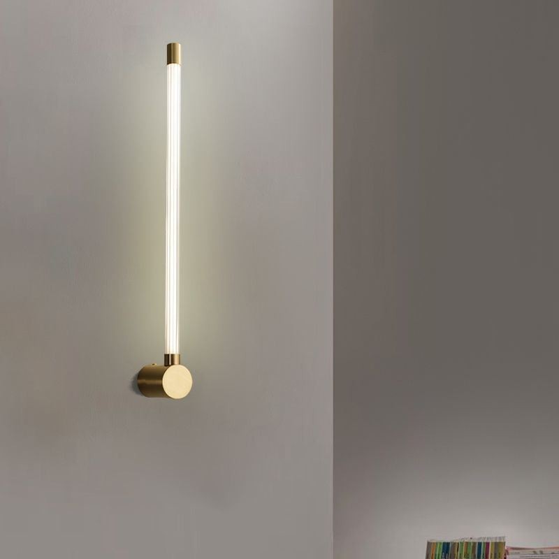 Aplique de pared moderno de tira acrílica de latón