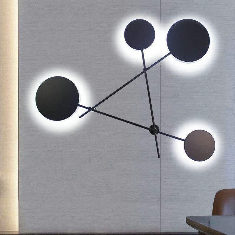 Aplique de pared moderno con forma geométrica de hierro