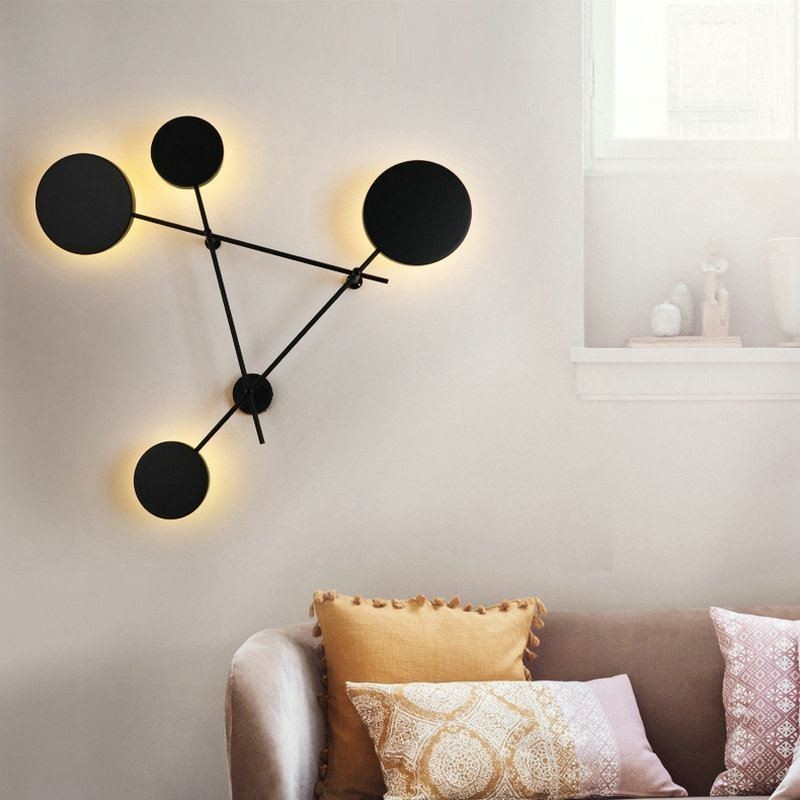 Aplique de pared moderno con forma geométrica de hierro
