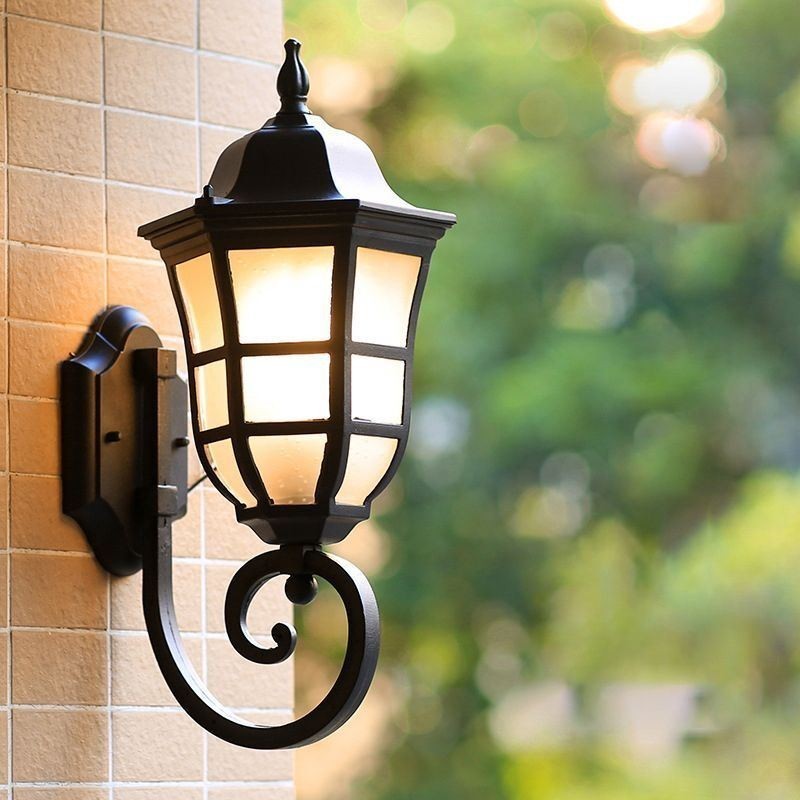 Aplique de pared europeo retro para exteriores, de un solo cabezal, resistente al agua, de vidrio esmerilado.