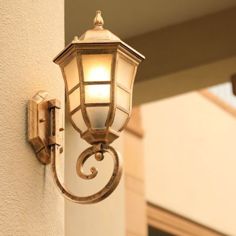 Aplique de pared europeo retro para exteriores, de un solo cabezal, resistente al agua, de vidrio esmerilado.