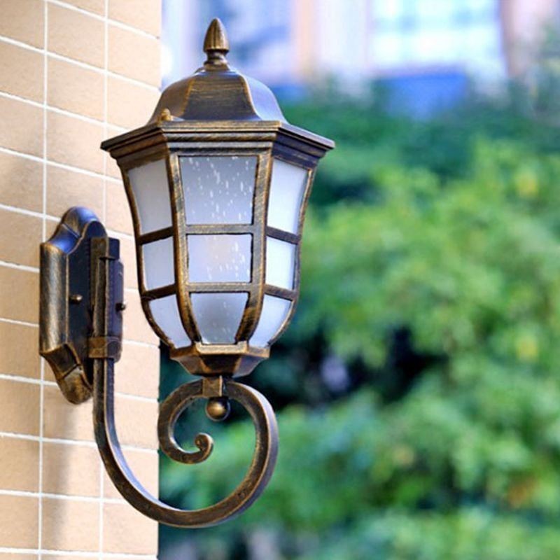 Aplique de pared europeo retro para exteriores, de un solo cabezal, resistente al agua, de vidrio esmerilado.