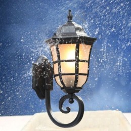 Aplique de pared europeo retro para exteriores, de un solo cabezal, resistente al agua, de vidrio esmerilado.