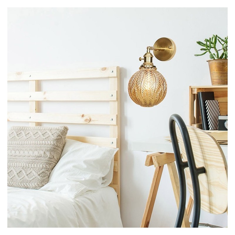 Lámpara de pared moderna con forma de frijol y pantalla esférica de cristal