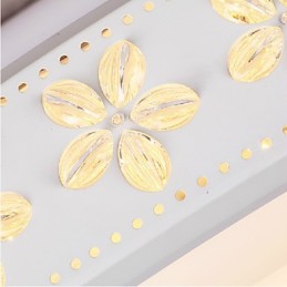 Lámpara de techo moderna contemporánea de cristal y metal.