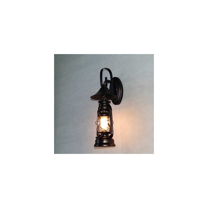 Lámpara de pared vintage de metal negro con una luz