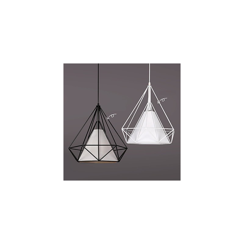 Lámparas de hierro forjado, faroles y candelabros de estilo industrial tipo loft que restauran formas antiguas.