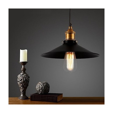Lámpara colgante clásica retro de estilo europeo con bombilla de 30 cm de diámetro. Lámpara colgante clásica retro de estilo europeo con bombilla de 30 cm de diámetro.
