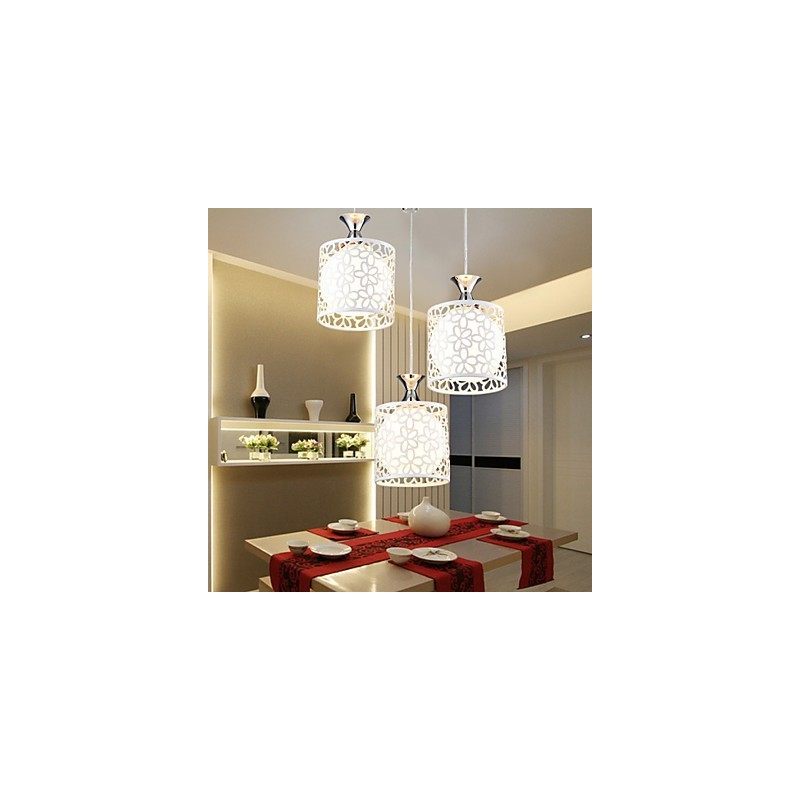 Lámpara colgante de hierro forjado con tres luces colgantes de cristal, contemporánea y minimalista.