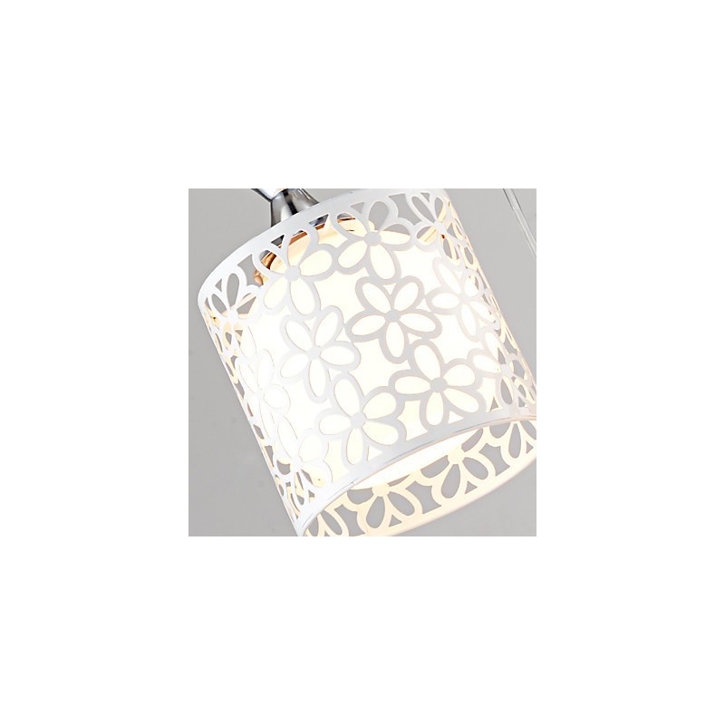 Lámpara colgante de hierro forjado con tres luces colgantes de cristal, contemporánea y minimalista.