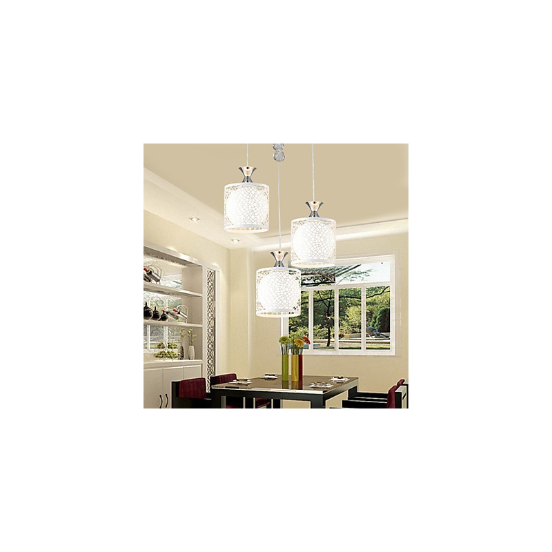 Lámpara colgante de hierro forjado con tres luces colgantes de cristal, contemporánea y minimalista.