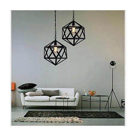 Lámpara colgante industrial retro de hierro forjado con diseño de hexaedro y originalidad artística. Lámpara colgante industrial retro de hierro forjado con diseño de hexaedro y originalidad artística.