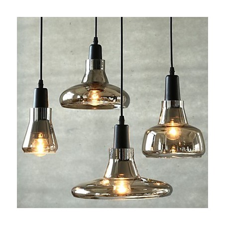 Lámpara de araña de cristal con decoración de sombras contemporánea y contraída. Lámpara de araña de cristal con decoración de sombras contemporánea y contraída.