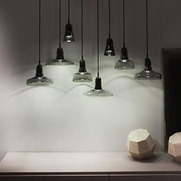 Lámpara de araña de cristal con decoración de sombras contemporánea y contraída.