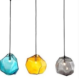 Lámpara colgante cromática de cristal de hielo con forma de diamante