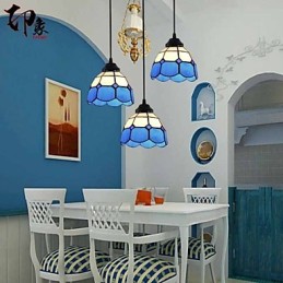 Lámparas y faroles mediterráneos de estilo europeo con pantalla de vidrio y diseño de lámparas colgantes.