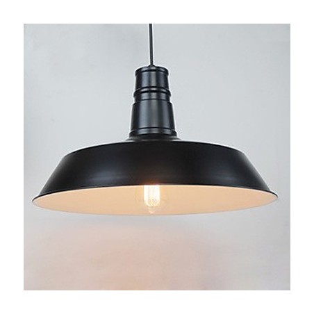 Lámpara colgante industrial de un solo cabezal con diseño de estudio de arte que restaura formas antiguas. Lámpara colgante industrial de un solo cabezal con diseño de estudio de arte que restaura formas antiguas.