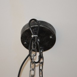 La lámpara de loft desempeña el papel de un viento industrial creativo que restaura las formas antiguas. Lámpara colgante de conducto.