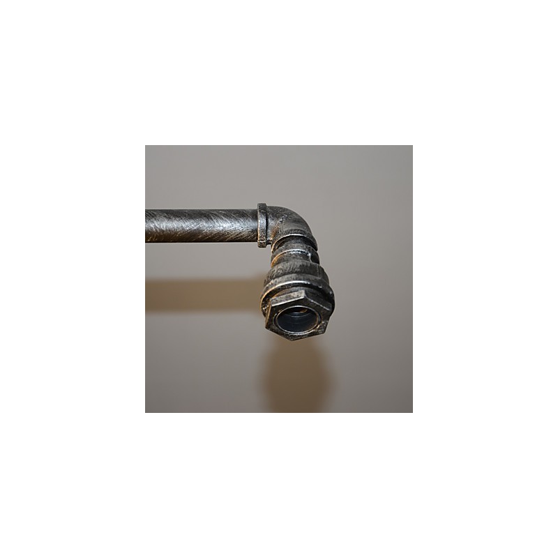 La lámpara de loft desempeña el papel de un viento industrial creativo que restaura las formas antiguas. Lámpara colgante de conducto.