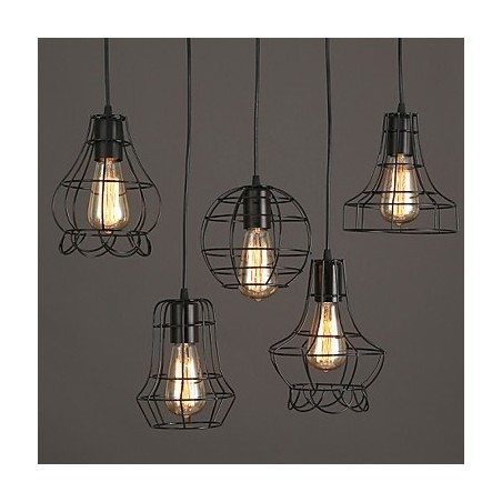 Lámpara de araña de hierro forjado de una sola cabeza con un toque original para restaurar formas antiguas.