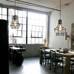 Lámpara de araña de hierro forjado de una sola cabeza con un toque original para restaurar formas antiguas.